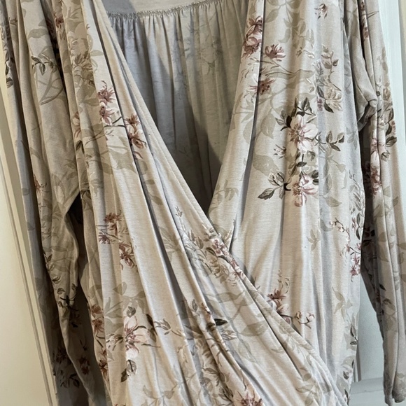 Ivory Surplice Top - Picture 2 of 3